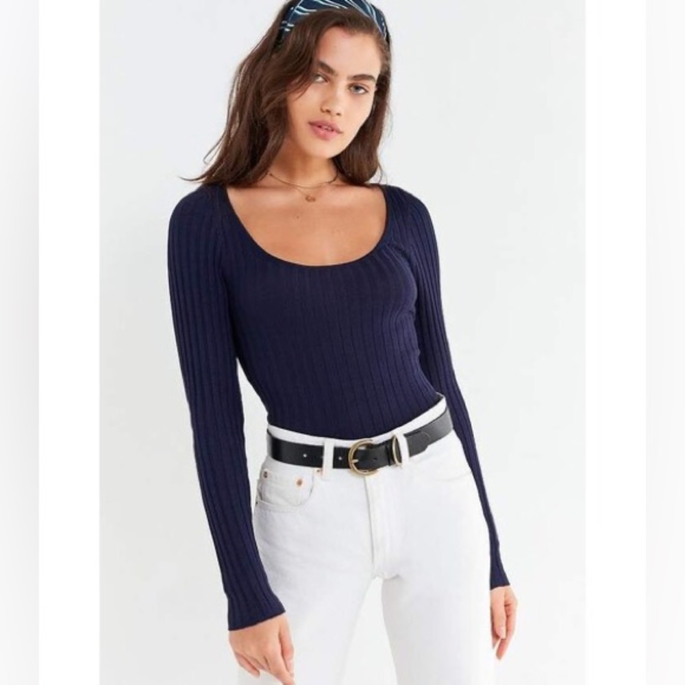 ❤️URBAN OUTFITTERS Scoop neck navy sweater top
